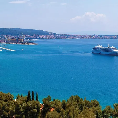 Gorgeous In Okrug Gornji With Kitchen * Trogir